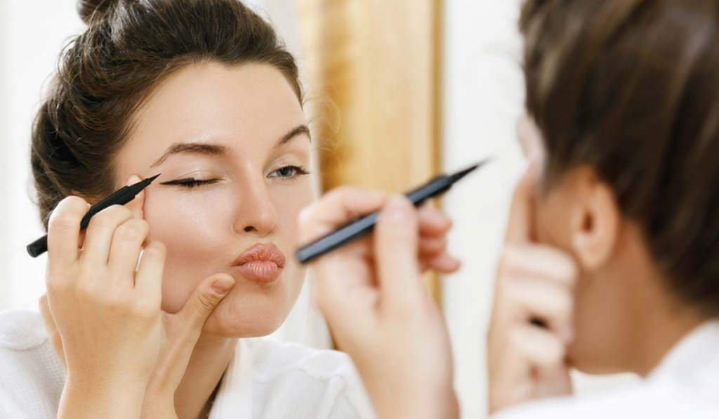 Benefits Of Eyeliner You Should Know Girls Shopping List